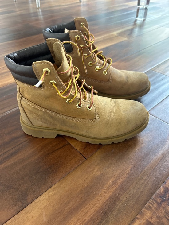 Timberland Classic boots - size 8.5 main image 4